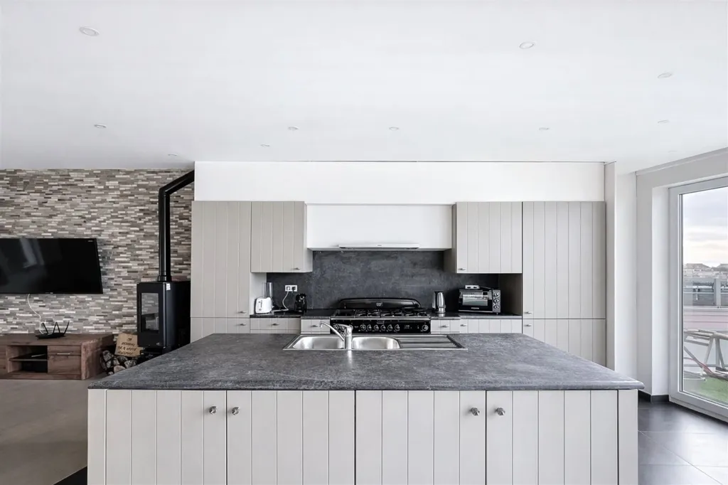 Köök - Renovated Triplex with Terraces in Joli-Bois, Waterloo