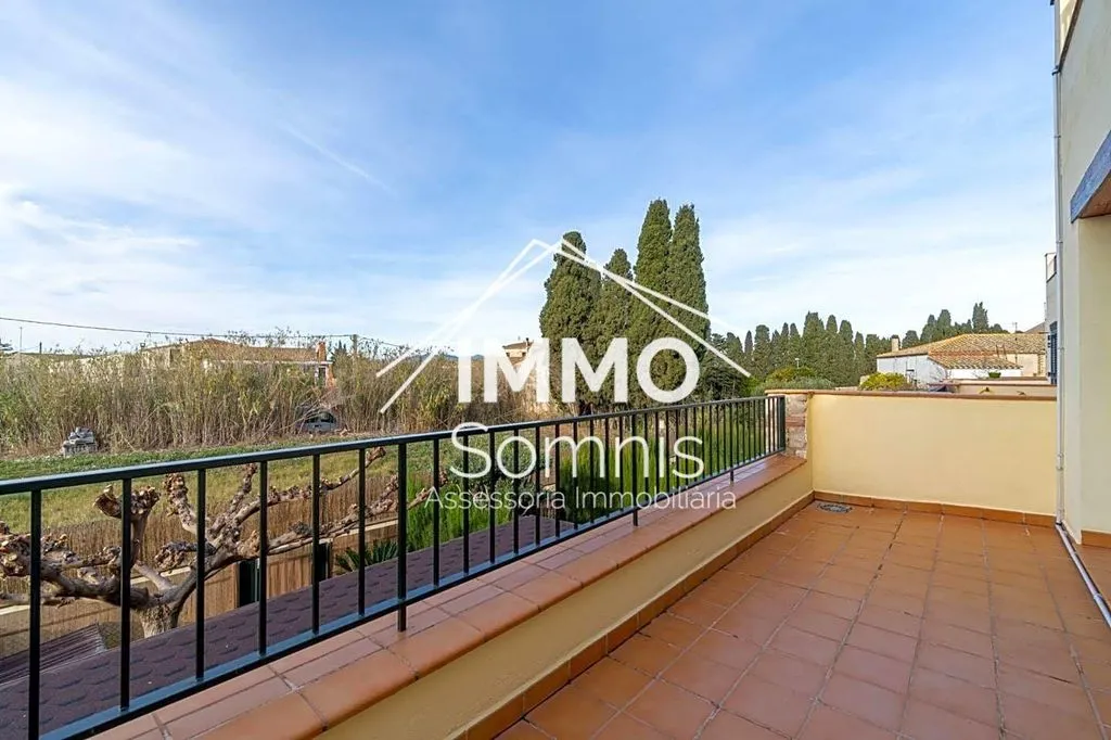 Terrazza - Townhouse with Pool in Torroella de Fluvià
