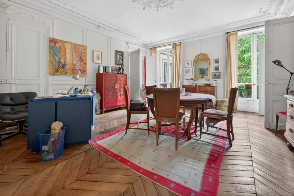 Sala da pranzo - Renovable Parisian Apartment with High Ceilings