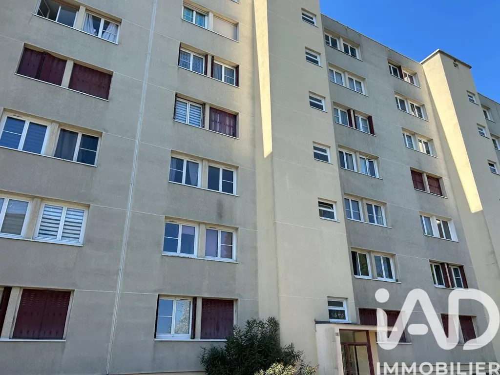 Esterno - Flat with Balcony in Central Location
