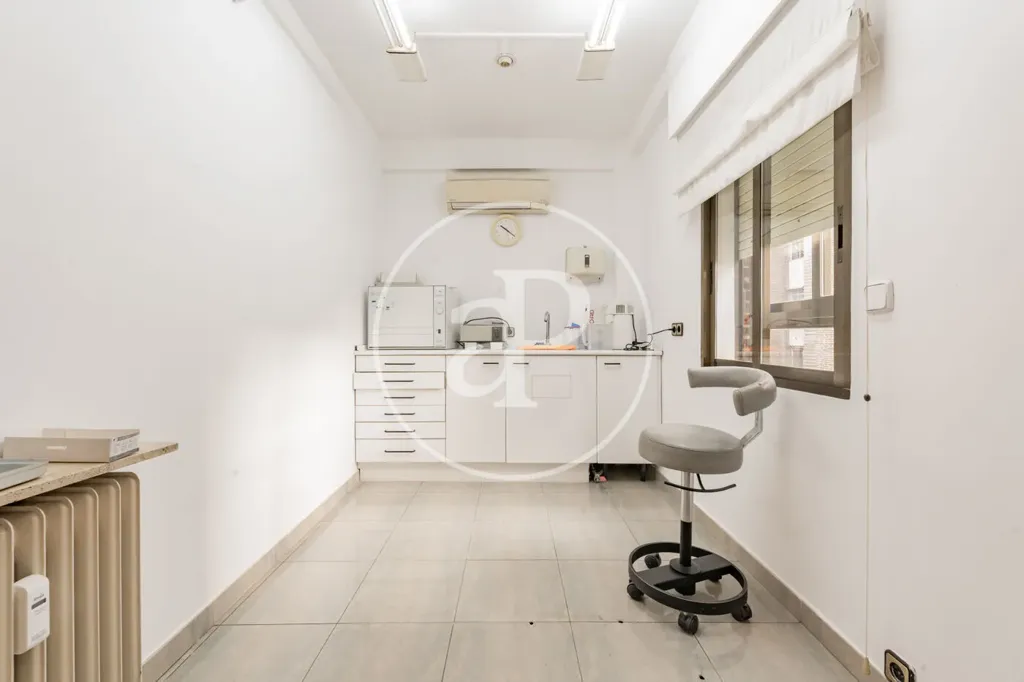 Office - 3-Bedroom Apartment near Retiro Park, Madrid