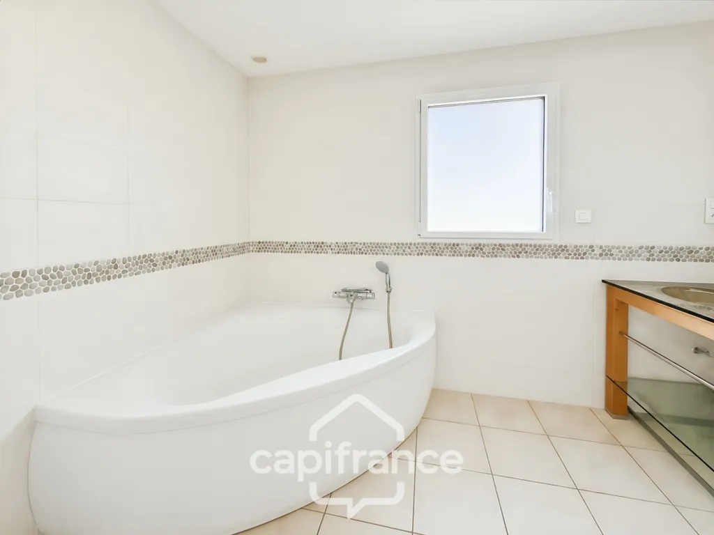 Bagni - Architectural House with Studio in Pontivy