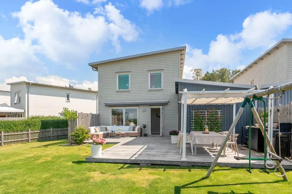 Garden - Modern Villa with Garden in Sunny Location