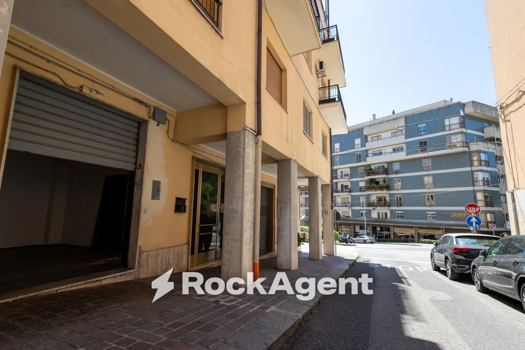 Extérieur - Commercial Property with High Visibility in San Leonardo