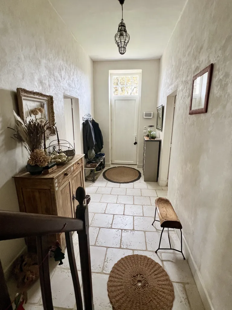 Esik - Historic House with Pool in Vernon