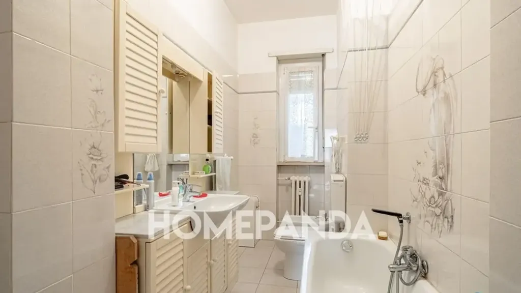 Vannitoad - Apartment with Dual Balconies in Turin