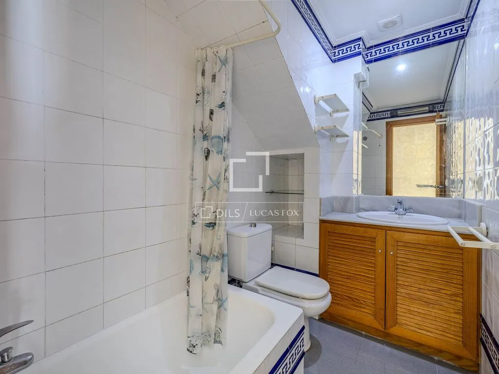 Bathrooms - 1-Bedroom Flat with Sea View in Javea