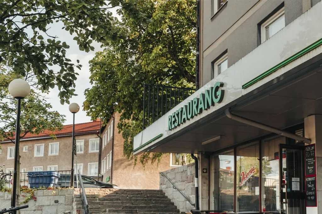 Esterno - Efficient Flat with Loft Potential in Blackeberg