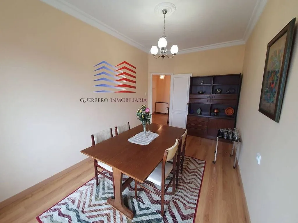 Salle à manger - Ample 1-Bedroom Apartment in University Area