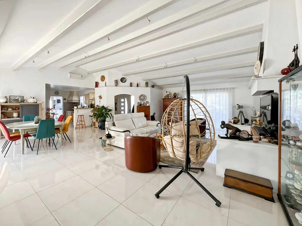 Salle à manger - Maison d'Architecte avec Piscine à Fromentine