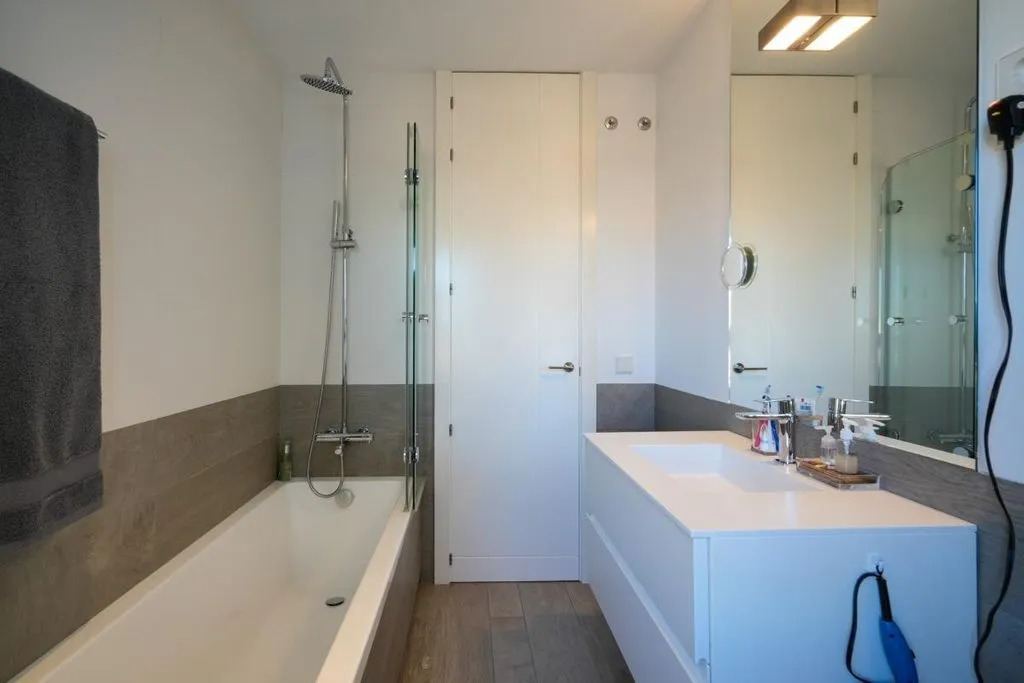 Salles de bain - Luxury Apartment with High Ceilings in Madrid