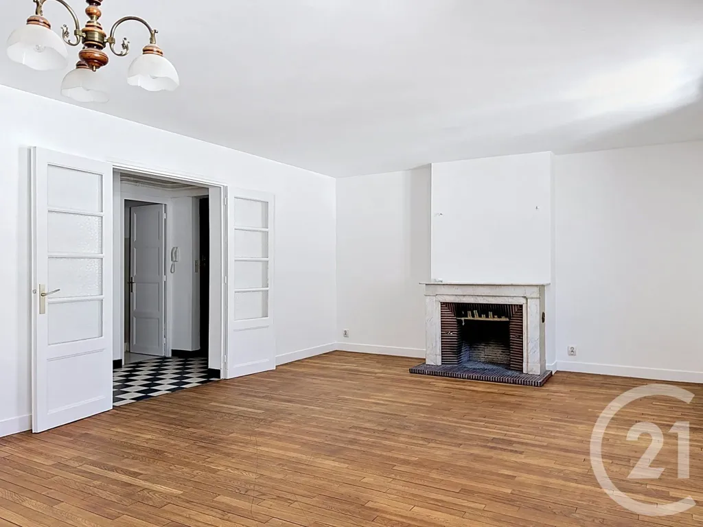 Séjour - Appartement F5 avec Vue sur Basilique à Tours