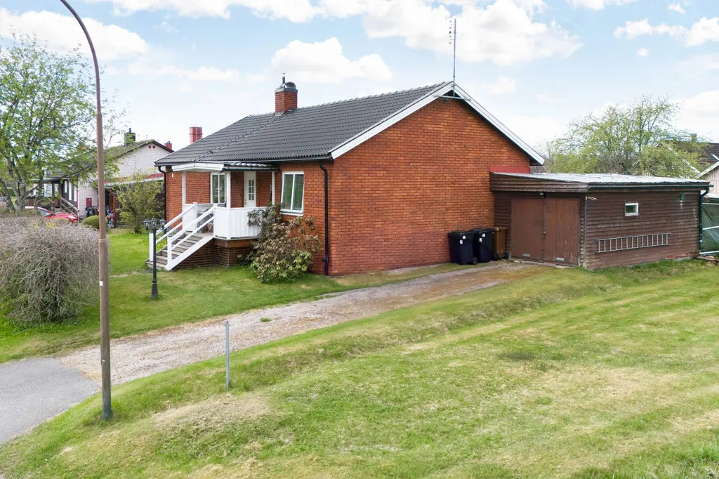 Välivaade - Classical Brick Villa with Garden in Quiet Area