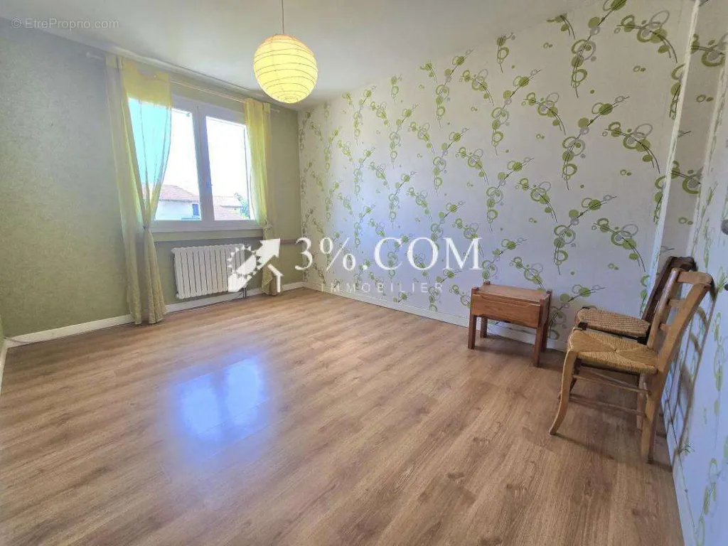 Chambres - Maison avec Jardin et Garage à Valence