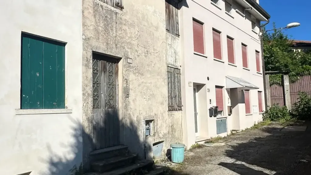 Extérieur - Terraced Villa for Renovation in Nove