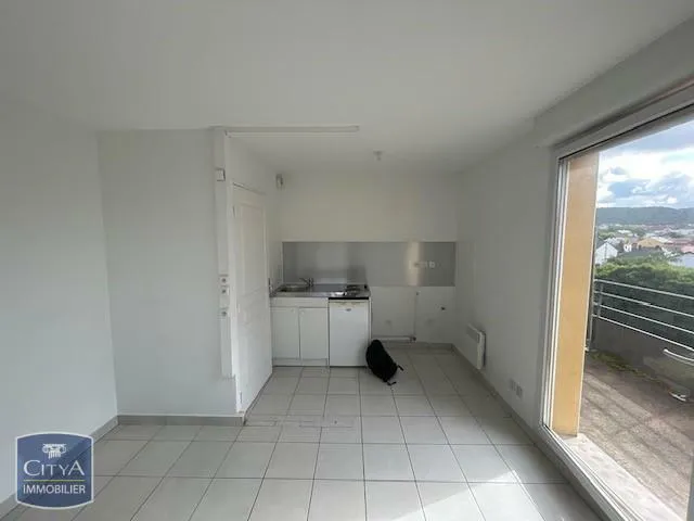 Köök - Modern Apartment with Balcony in Forbach