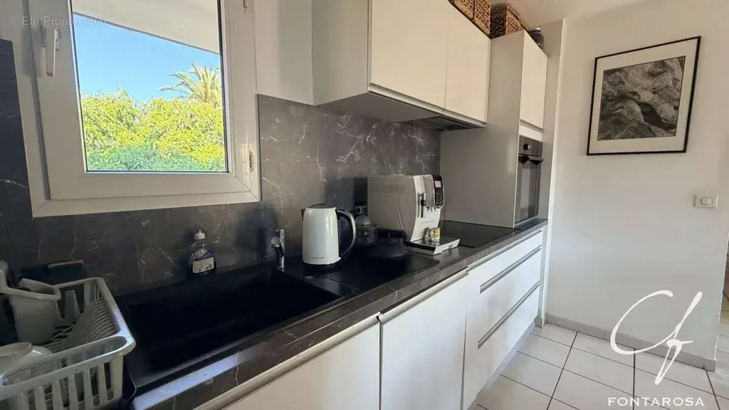 Cuisine - Appartement 3 Pièces avec Piscine à Saint-Raphaël