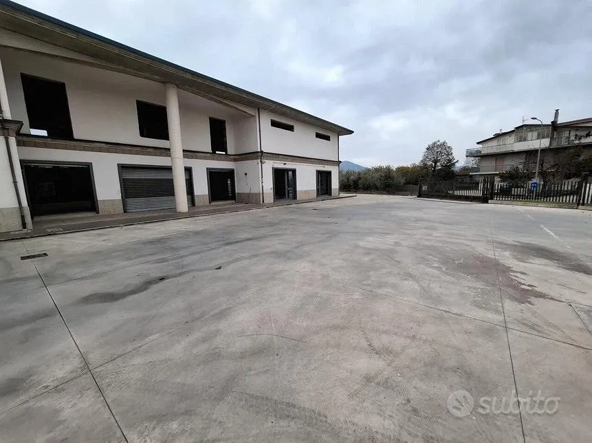 Extérieur - Commercial Space with High Visibility in Montesarchio
