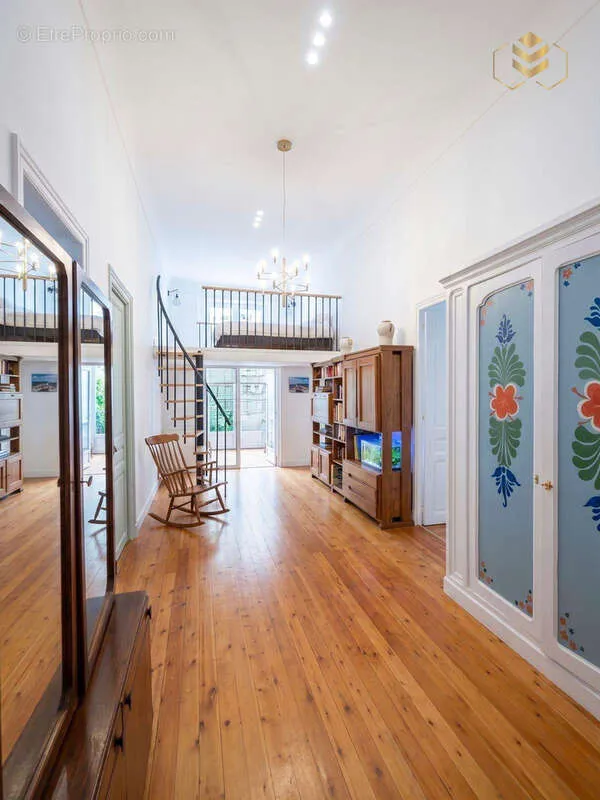 Hallway - Characterful Apartment with Balcony in Menton