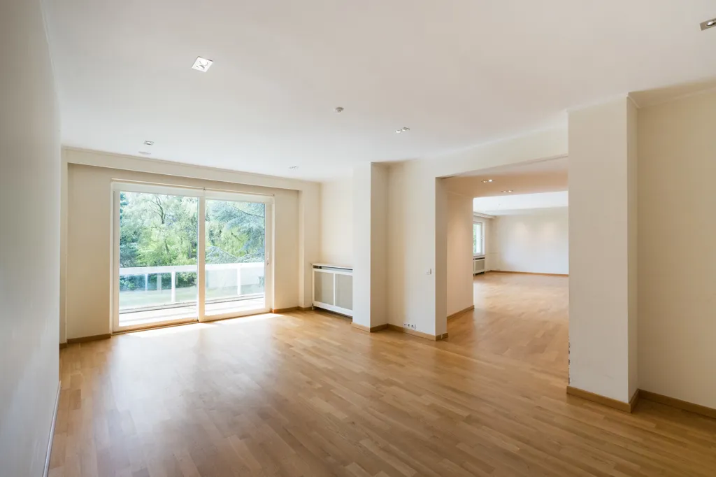 Séjour - Appartement Rénové avec Terrasse à Uccle