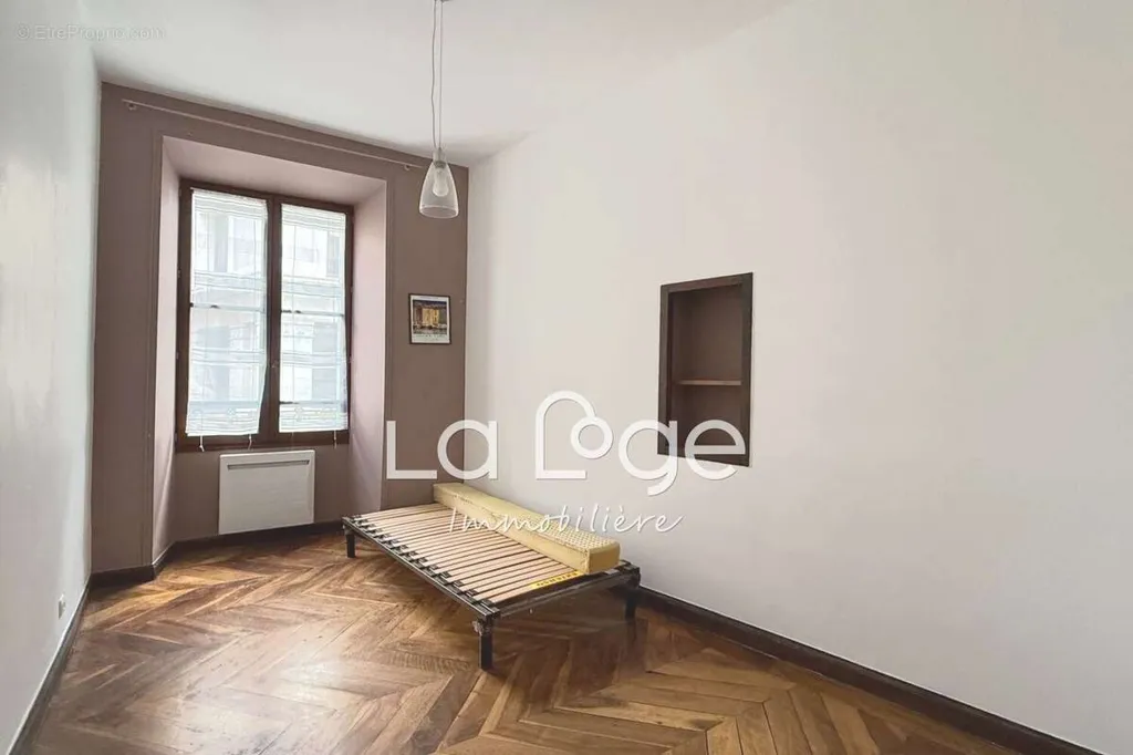 Pièces - Appartement Centre-Ville avec Balcon à Gap