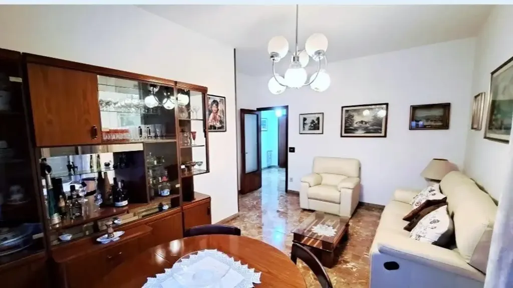 Salle à manger - Spacious Apartment with Balcony in Cesanella, Senigallia