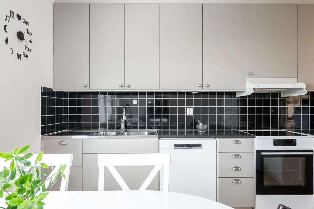 Kitchen - Apartment with Balcony in Segeltorp, Stockholm