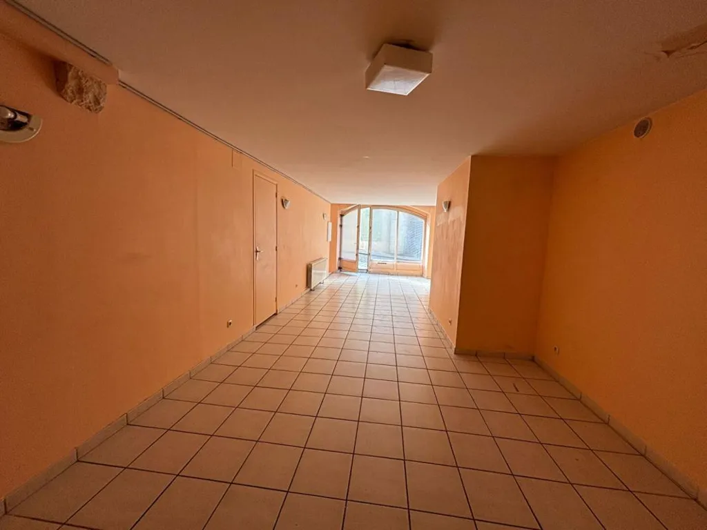 Entrée - Appartement 2 Pièces avec Cave Voûtée à Nevers