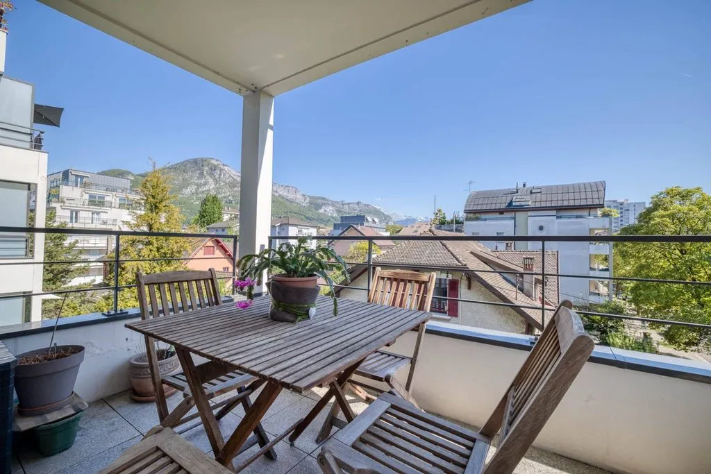 Rõdu - 1 Bedroom Apartment with Mountain View in Annecy