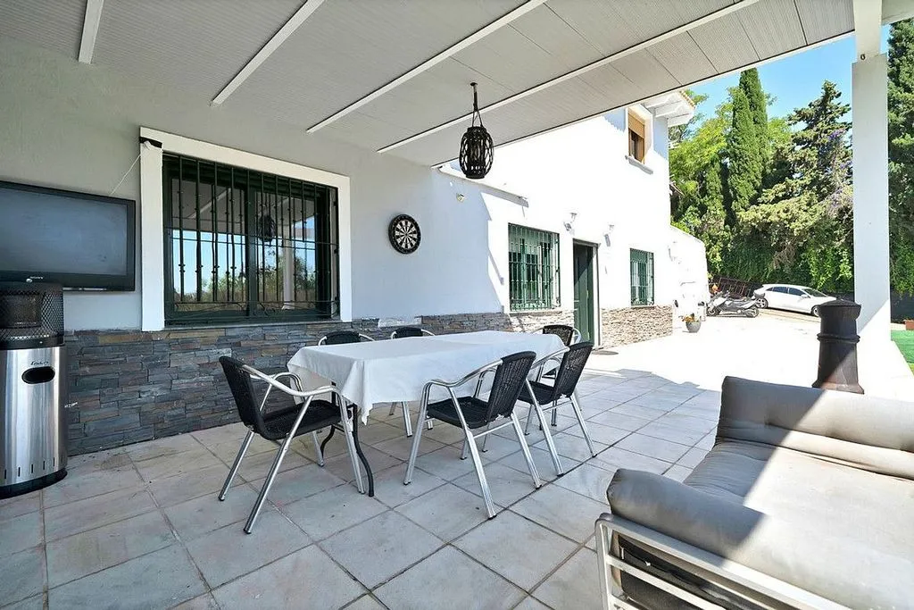 Terrass - Chalet with Pool in La Milla de Oro, Marbella