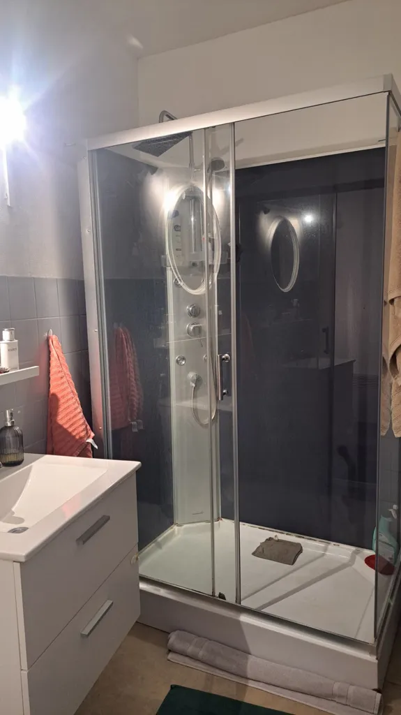 Salles de bain - Appartement Rénové avec Balcon et Vue sur la Nature à Proximité du Centre