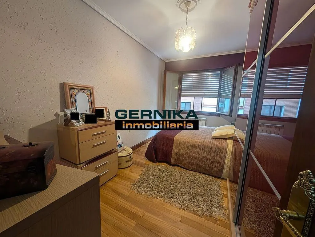 Magamistoad - 3-Bedroom Apartment with Balcony in Gernika-Lumo