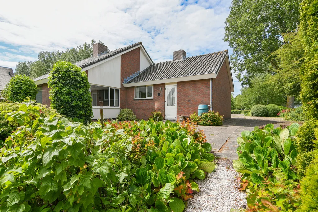Aed - Villa with Garden on Spacious Plot in Hoofddorp
