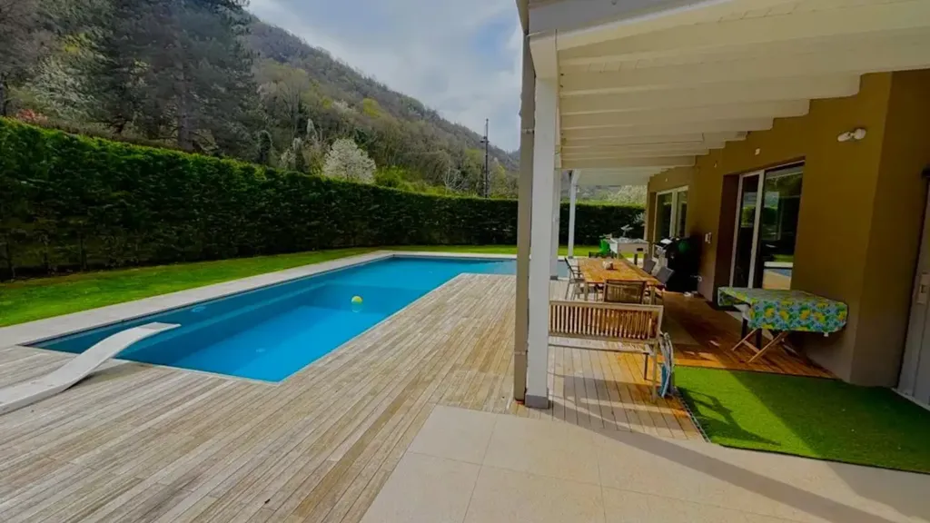 Bassein - Contemporary Villa with Pool in Paratico