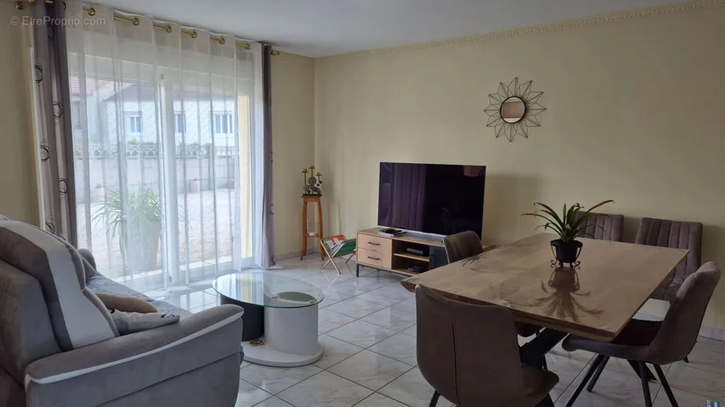 4-toaline maja asukohas Paray-Le-Monial