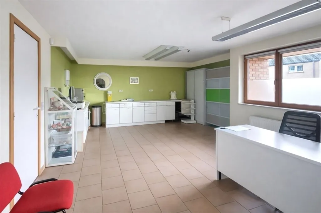 Bureau - Villa avec Espace Professionnel à Haillot