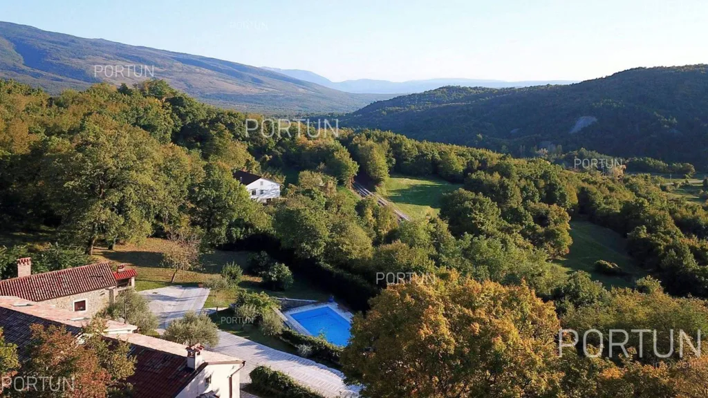 Vue aérienne - Renovated Estate with Panoramic Views in Lupoglav