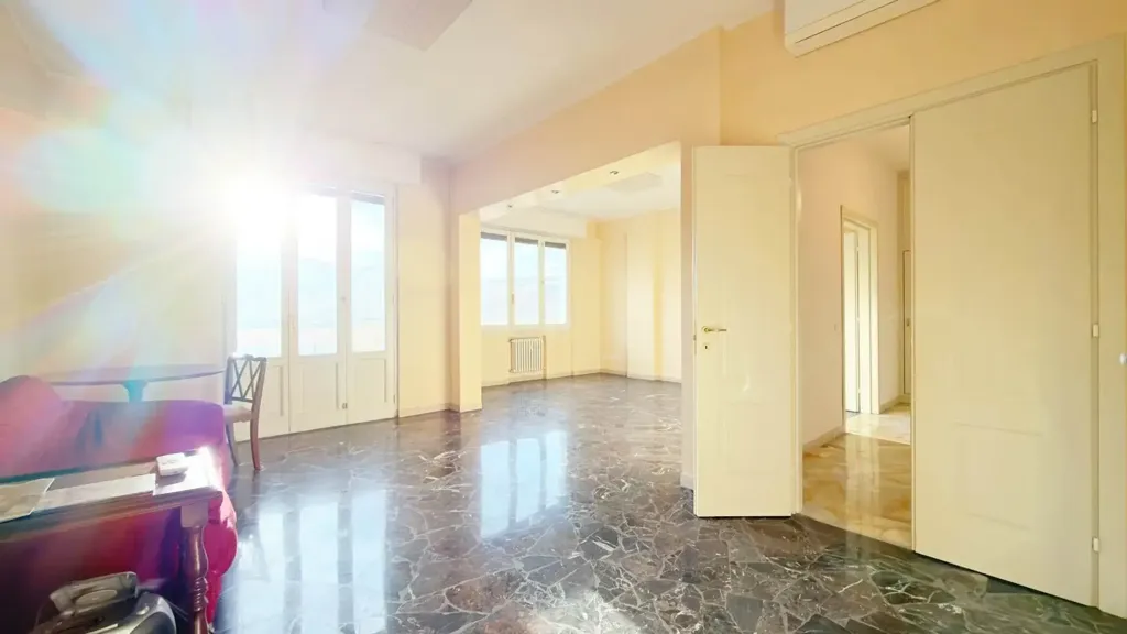 Studio - Rusticated Apartment with Balcony in Florence