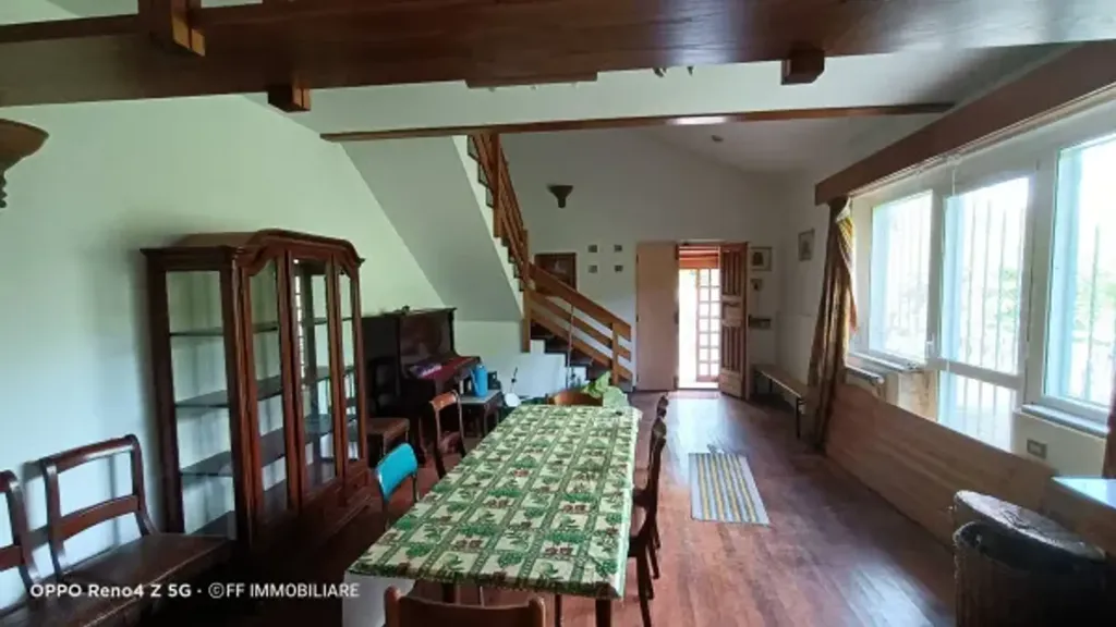 Sala da pranzo - Villa with Garden in Sefro