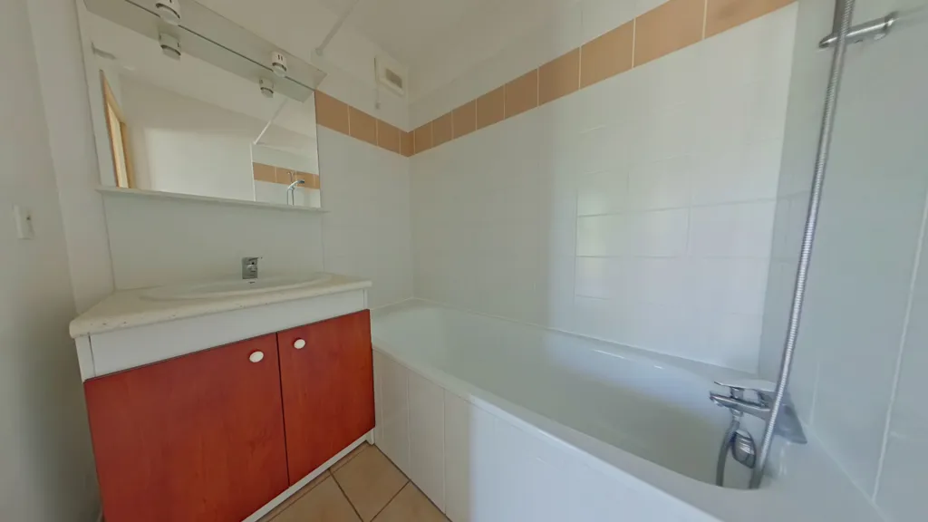 Salles de bain - Appartement T2 avec Balcon à Poitiers
