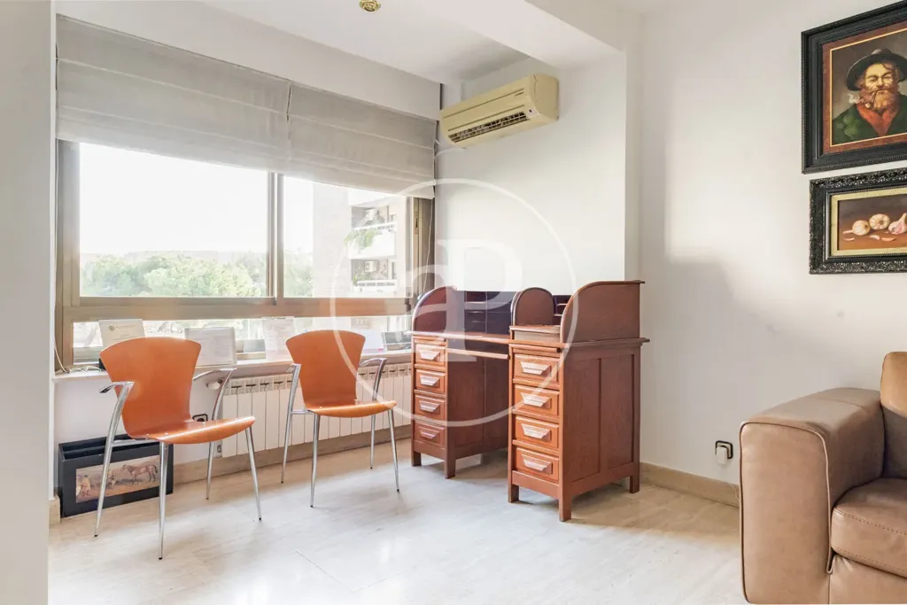 Living Room - 3-Bedroom Apartment near Retiro Park, Madrid