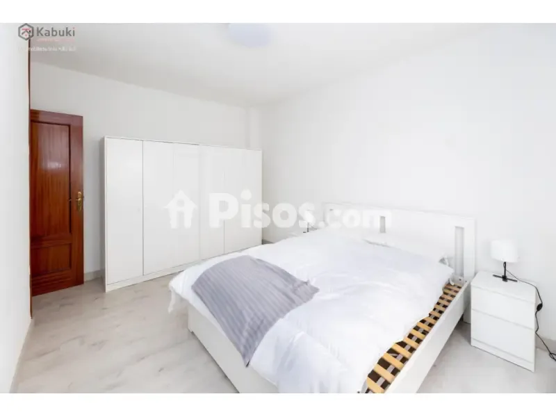 Magamistoad - Student-Friendly Flat with Balcony in Granada