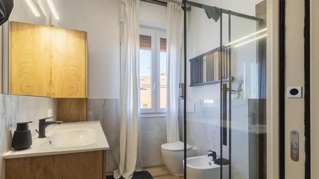 Vannitoad - Rearranged Apartment with Balcony in Modena
