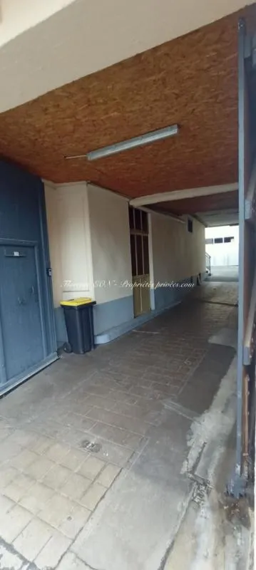 Garage - Appartement à Rénover en Centre-Ville de Laval