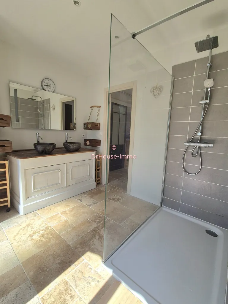 Salles de bain - Maison de Plain-Pied avec Piscine à Saint-Rémy