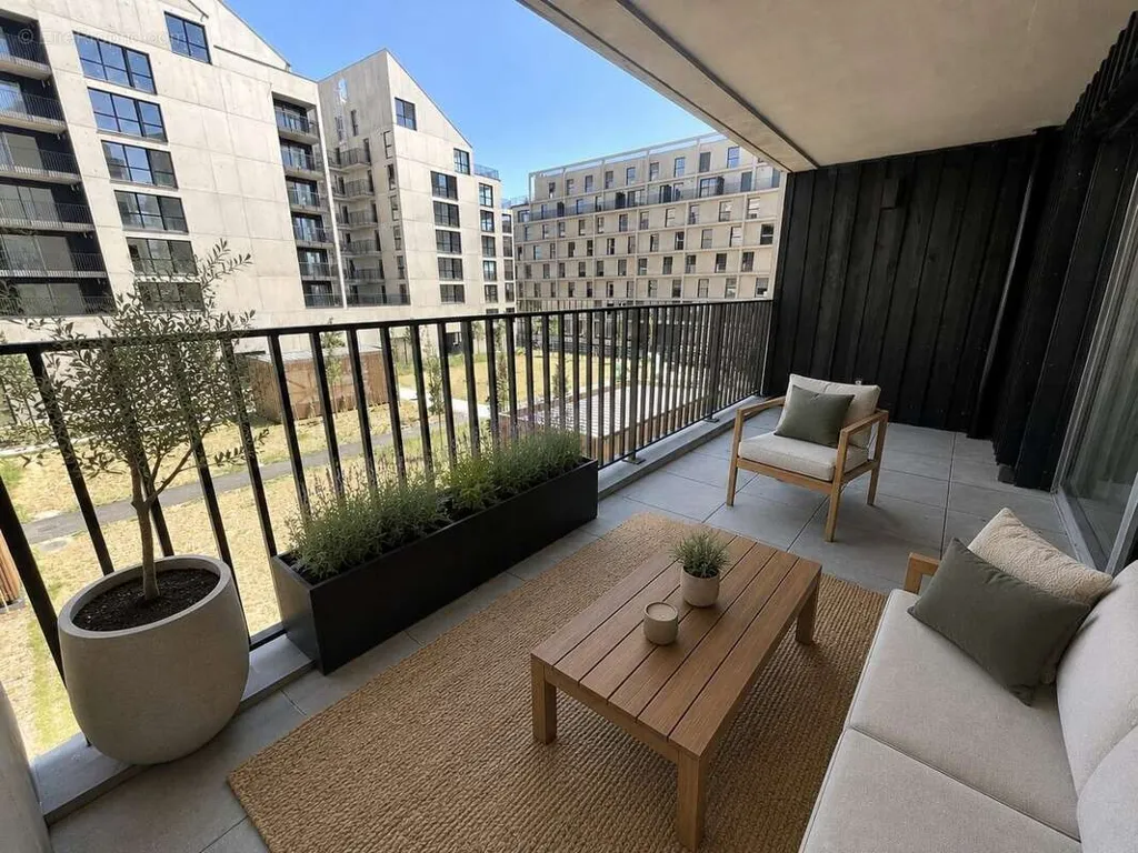 Balcone - 3-Bedroom Apartment with Balcony in Bordeaux