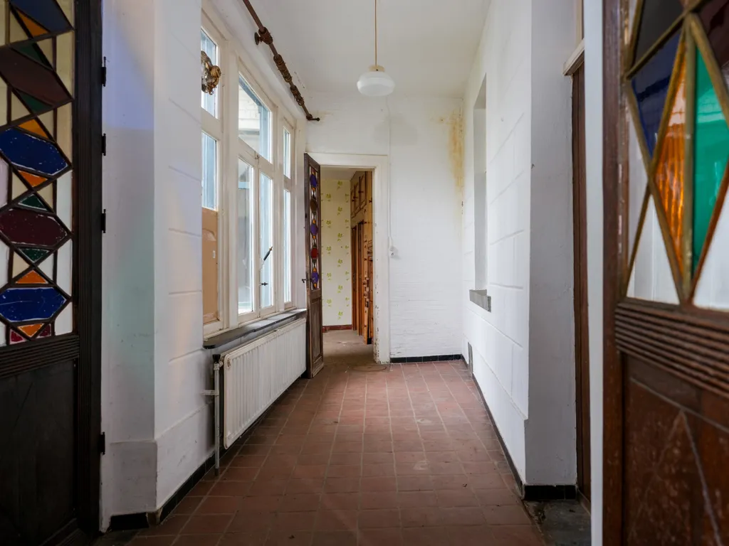 hallway_entrance