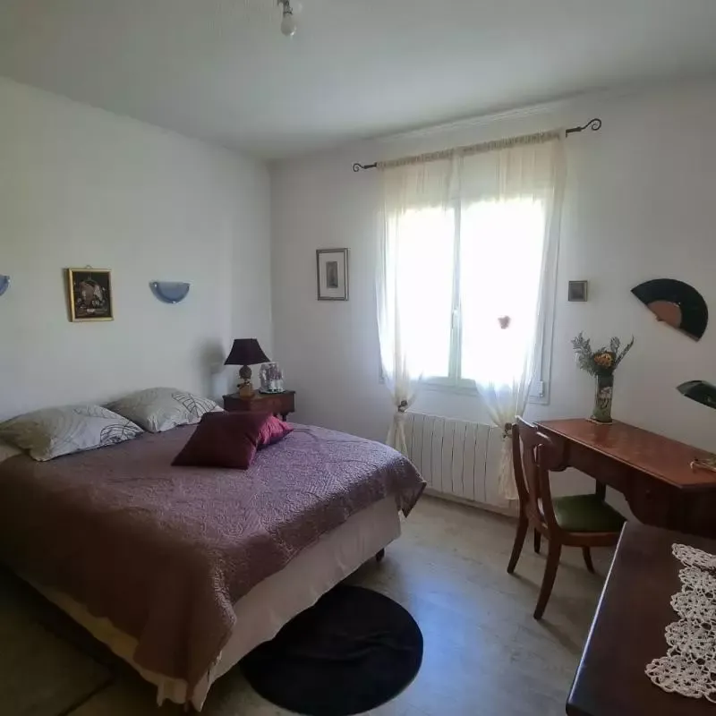 Chambres - Maison Récemment Construite avec Spa à Perchède
