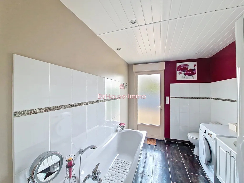 Salles de bain - Maison de Plain Pied avec Jardin à Sansais