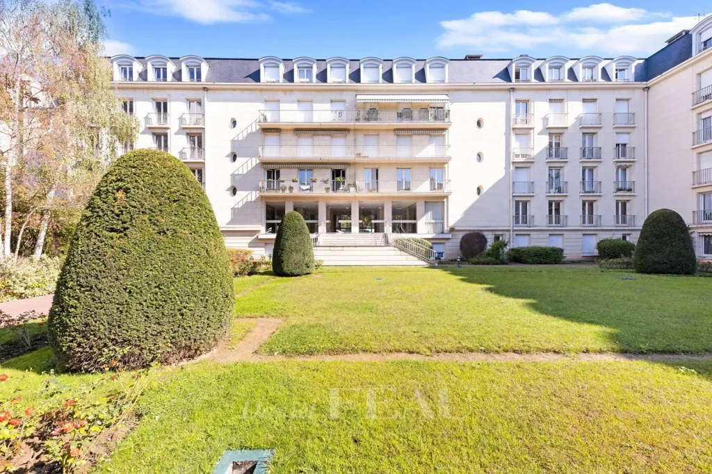 Garden - Mansart-Style Apartment with Balcony in Versailles